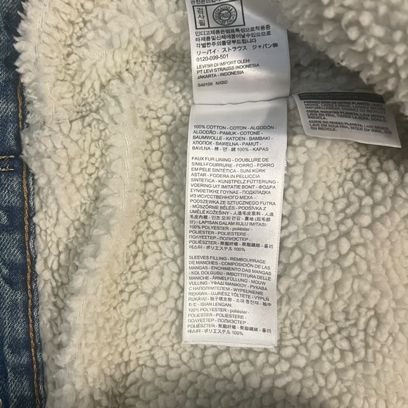 Levi’s The Sherpa Trucker Jacket - Picture 9 of 11